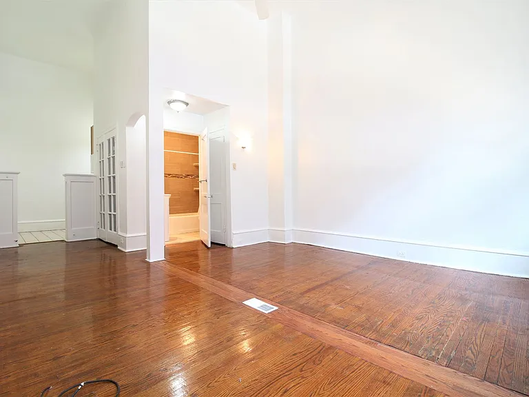 2122 Walnut St #1F — Photo 1