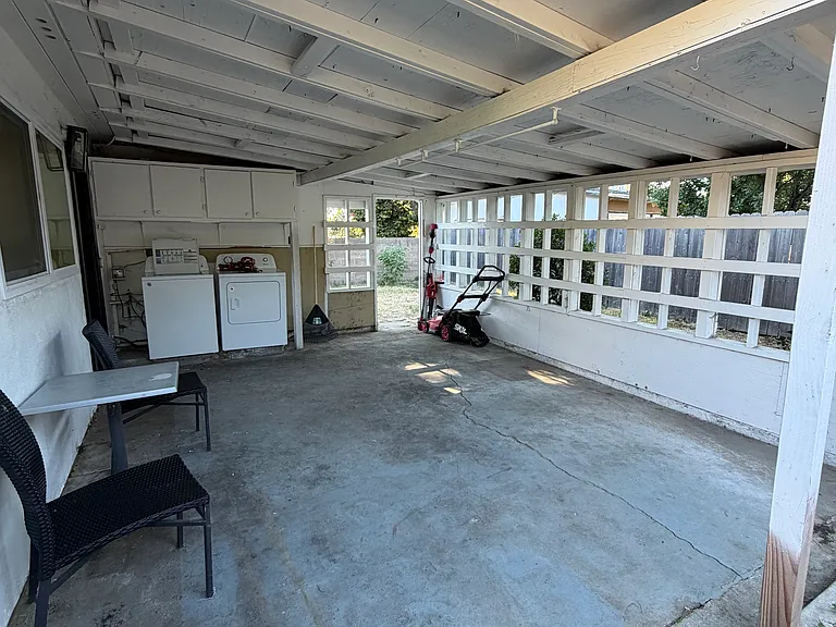 712 Elkhorn Plz — Photo 4
