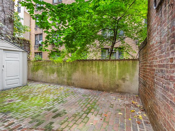3rd image of 125 E 83rd St APT 2
