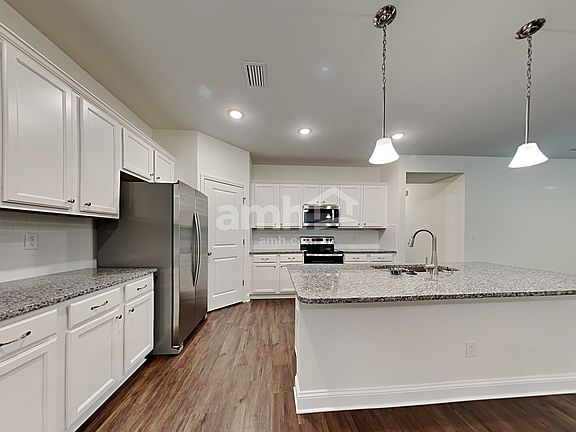 5th image of 233 Banyan Forest Dr