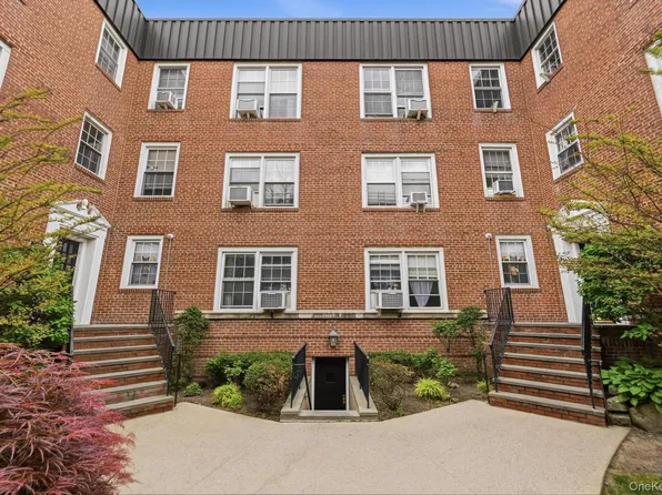 230 Central Avenue #1F, Lawrence, NY 11559