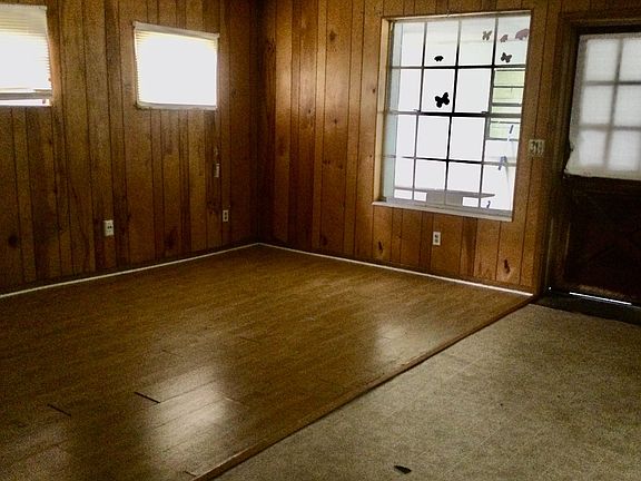3rd image of 296 NE Baxter Ln