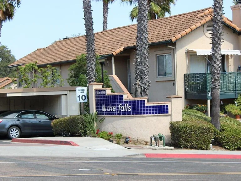 11349 Avenida De Los Lobos #C — Photo 12