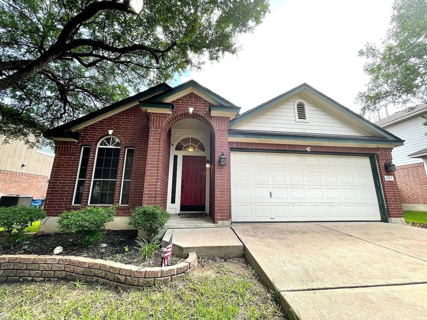 Well-Maintained 3 bedroom, 2 bathroom in Northwood — Photo 1