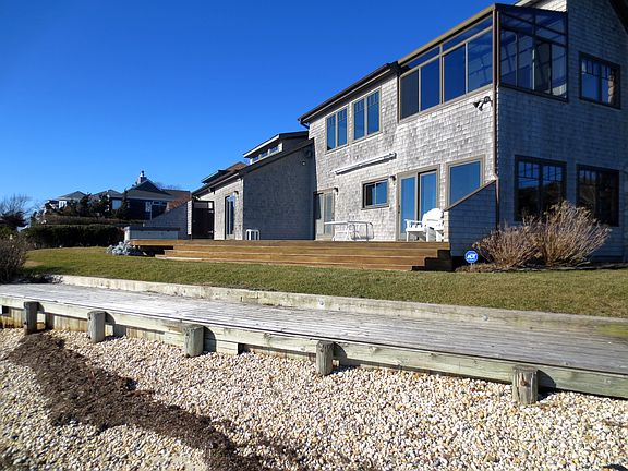 2nd image of 312 E Montauk Hwy