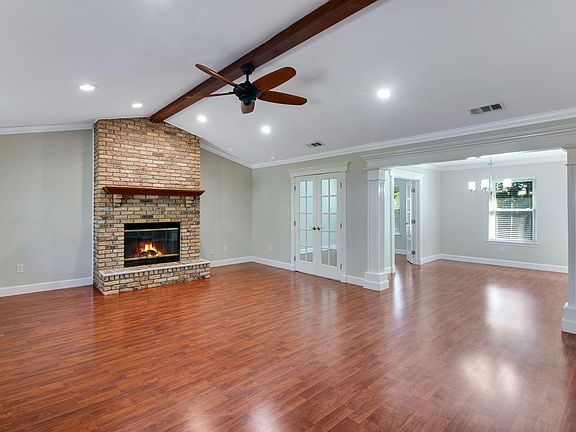 2nd image of 805 Ridgewood Cv W