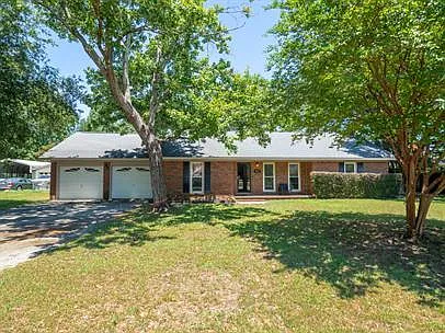 3 bed, 2.0 bath, 1824 sqft, $1,900 — Photo 2