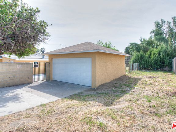 5th image of 17292 Seville Ave
