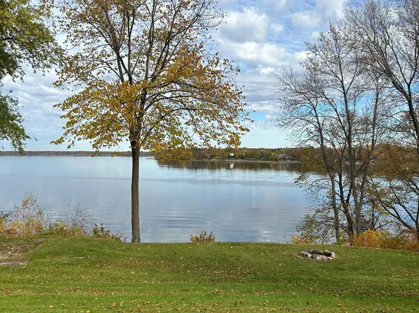 2531 S Le Homme Dieu Dr NE #102, Alexandria, MN 56308