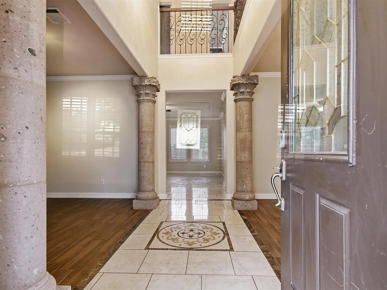 5 bed, 2.5 bath, 3776 sqft, $3,000 — Photo 4