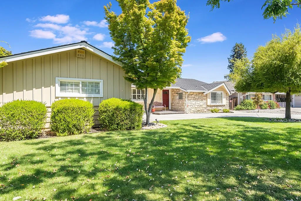 1169 Koch Ln photo 1