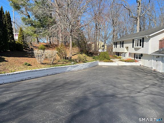 3rd image of 135 Parsonage Hill Road