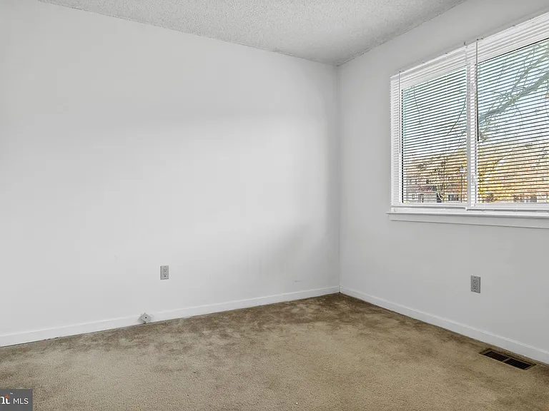 835 Chanticleer — Photo 22