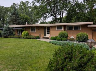 2420 Cedarwood Rdg, Minnetonka, MN 55305