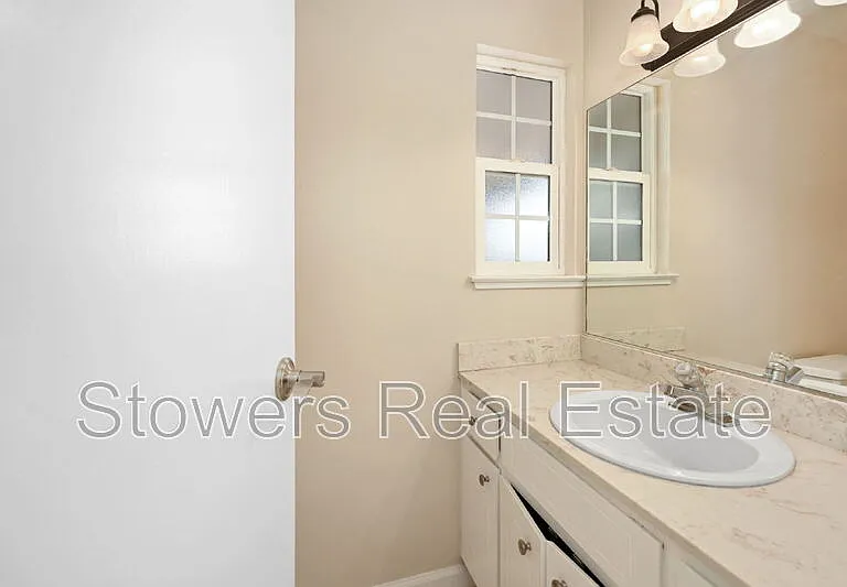 1090 Livorna Rd — Photo 13