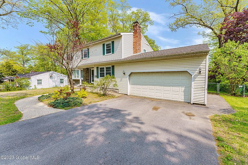 4th image of 107 Acorn Drive