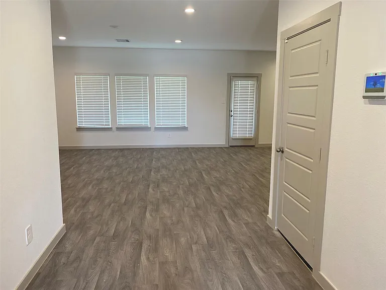 7023 Whispering Leaf St — Photo 3