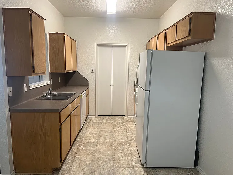 2700 Edgefield St — Photo 6