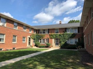412 E Henry Clay St #4, Milwaukee, WI 53217