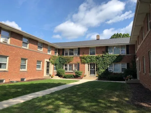 412 E Henry Clay St #4, Milwaukee, WI 53217
