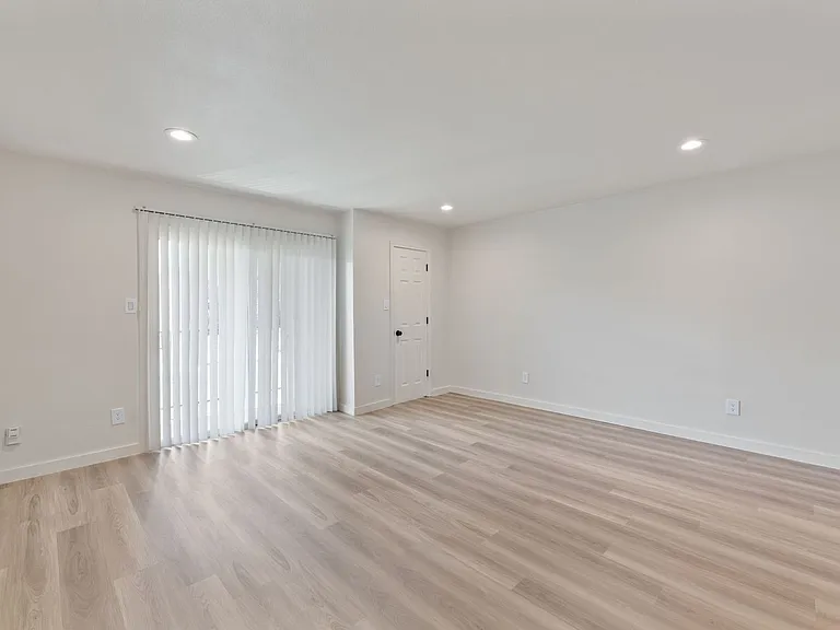 City Scene Apartments — Photo 13