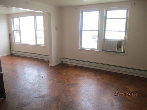 3rd image of 285 Ampere Pkwy