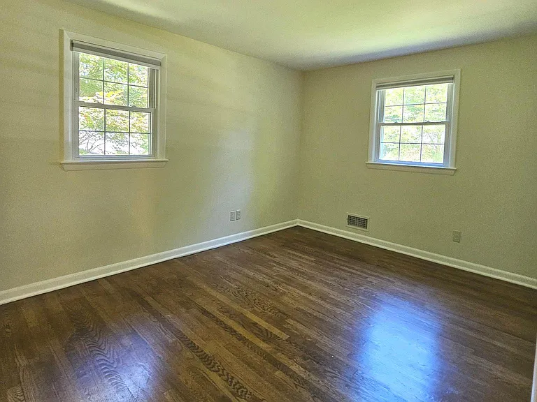 8925 Falling Creek Ct — Photo 29