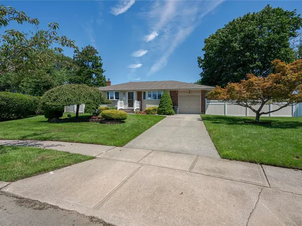 10 Pickwick Court, Commack, NY 11725