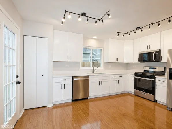 4663 Rolling Hills Dr, Lake In The Hills, IL 60156