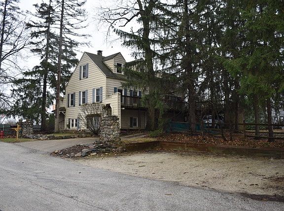 2nd image of 201 Maplewood Ave