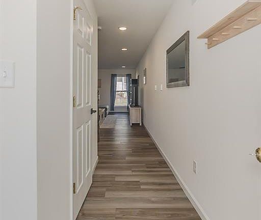 5th image of 111 Deer Grove Ct