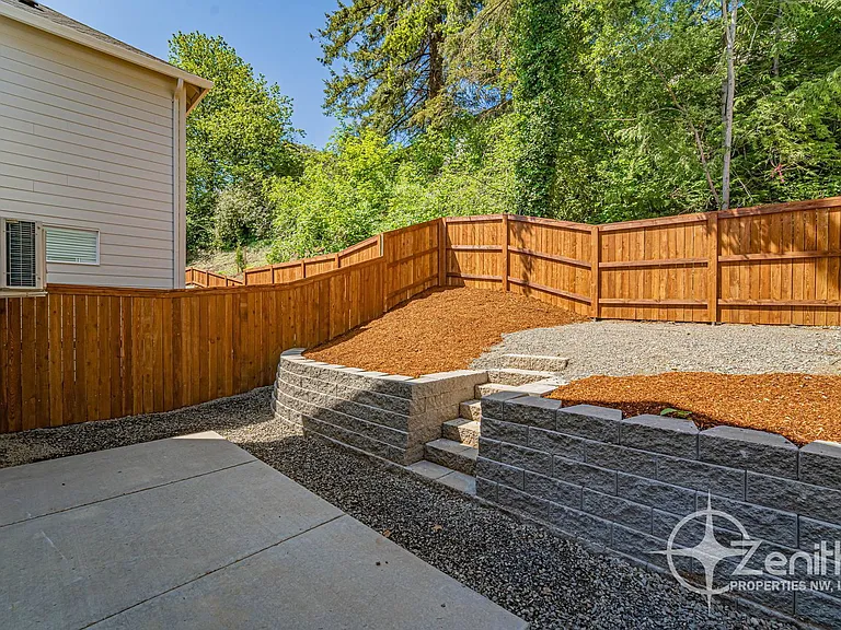 4924 NE 2nd Ct — Photo 31