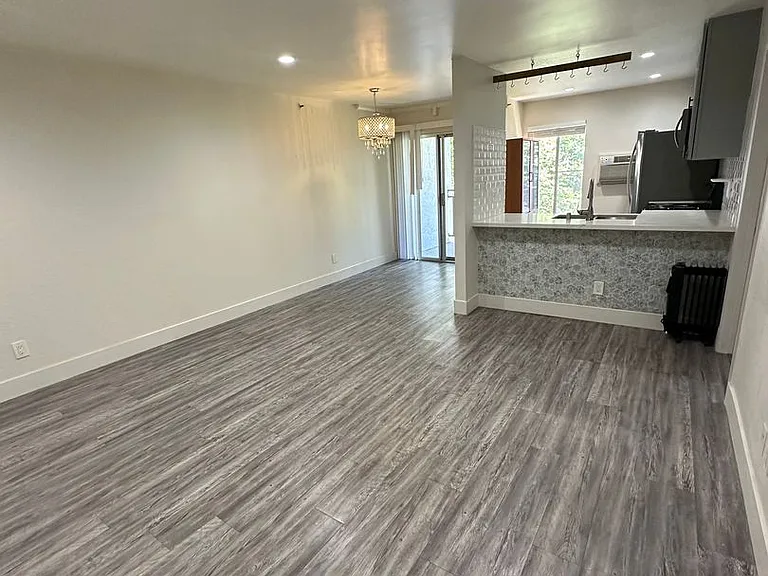 7500 Parkway Dr #200 — Photo 2