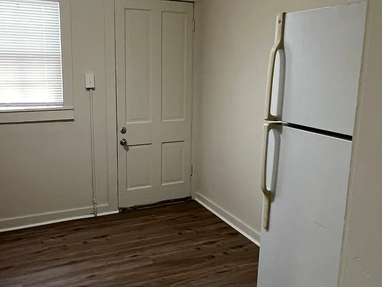 2411 Scovel St #A — Photo 6