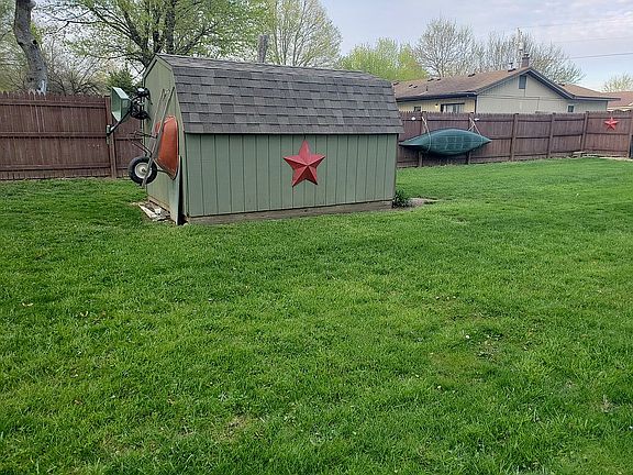 3rd image of 205 Hatchet Dr