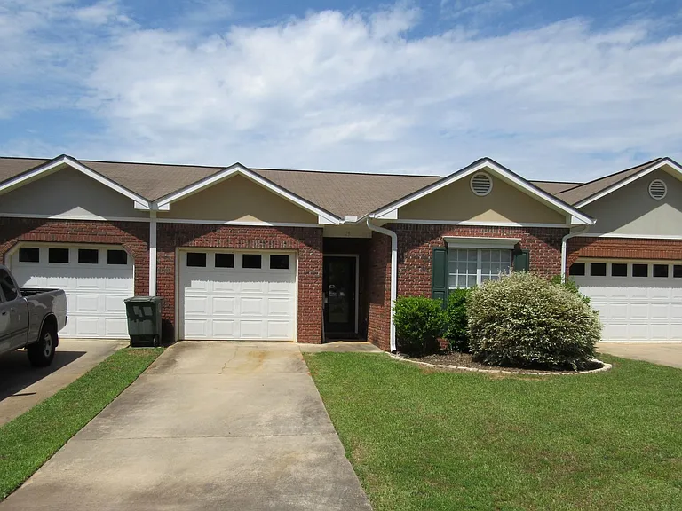 115 Woodmere Dr — Photo 1