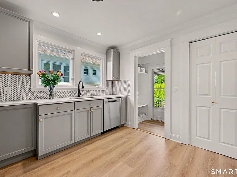 4 Highview Ave — Photo 10