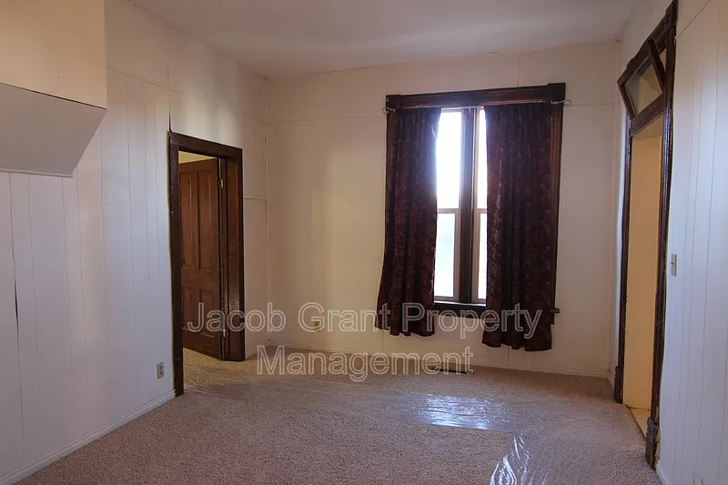 3 bed, 1.0 bath, 1400 sqft, $1,495 — Photo 4