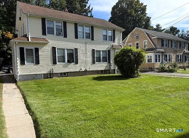 3 bed, 1.5 bath, 2610 sqft, $2,300 — Photo 3