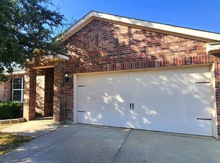 712 Lazy Crest Dr, Fort Worth, TX 76140