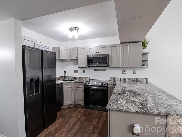 100 Willow Run Dr #2 — Photo 20
