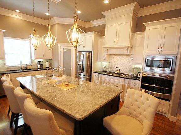 Large island. Storage galore