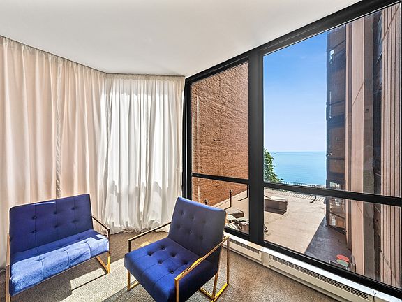 5th image of 990 N Lake Shore Dr APT 5D