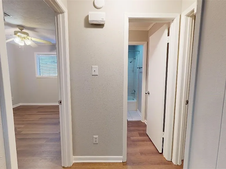 3904 Windwood Cir — Photo 16