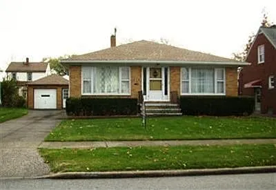 4215 Wood Ave photo 1