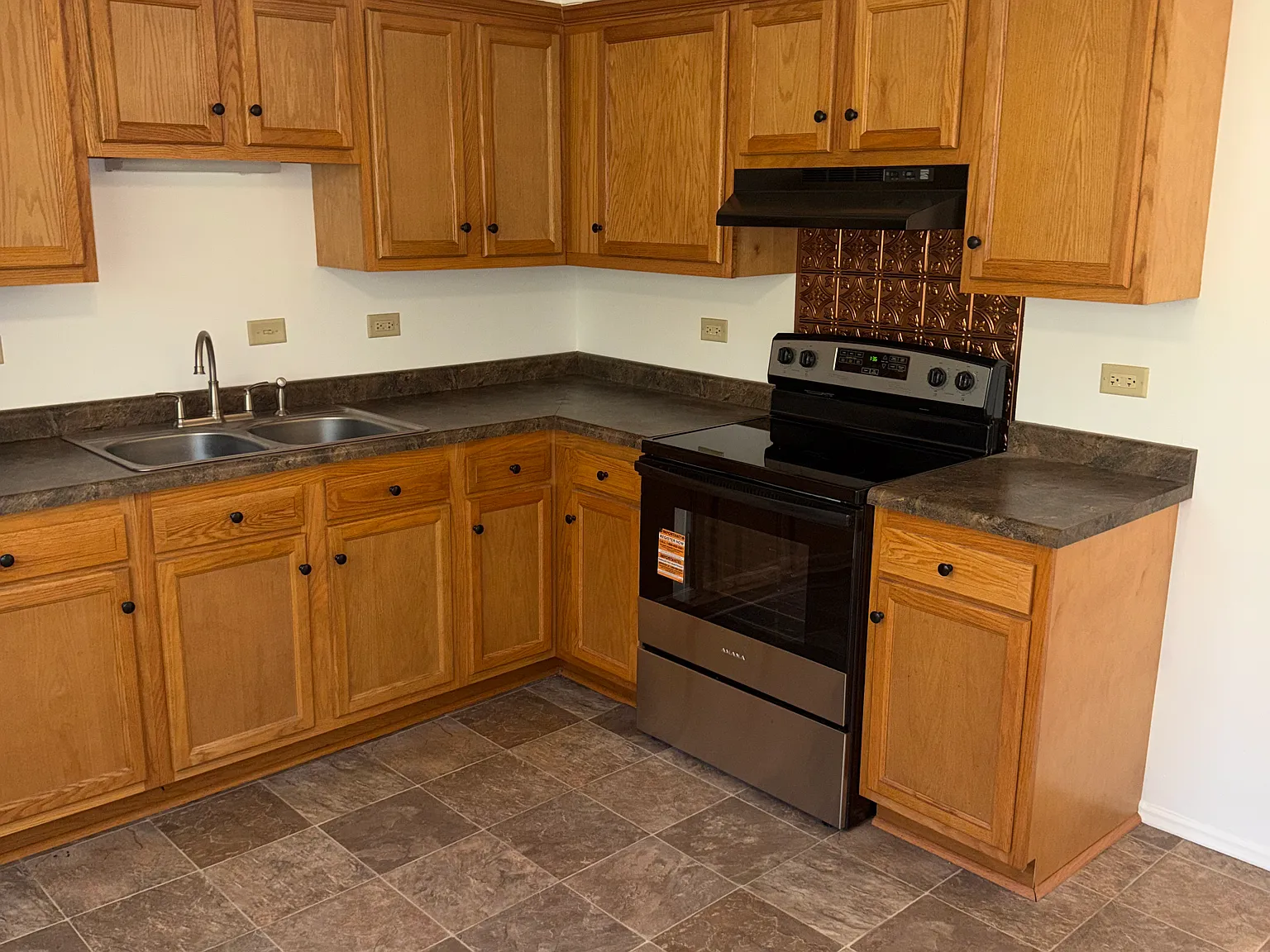3 bed, 1200 sqft, $2,000 — Photo 4