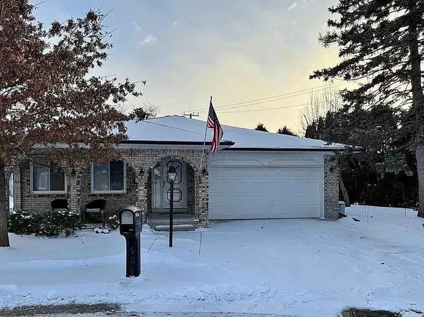 16306 E Hill Dr, Macomb, MI 48044