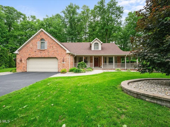 8014 Donnington Dr, Waterville, OH 43566