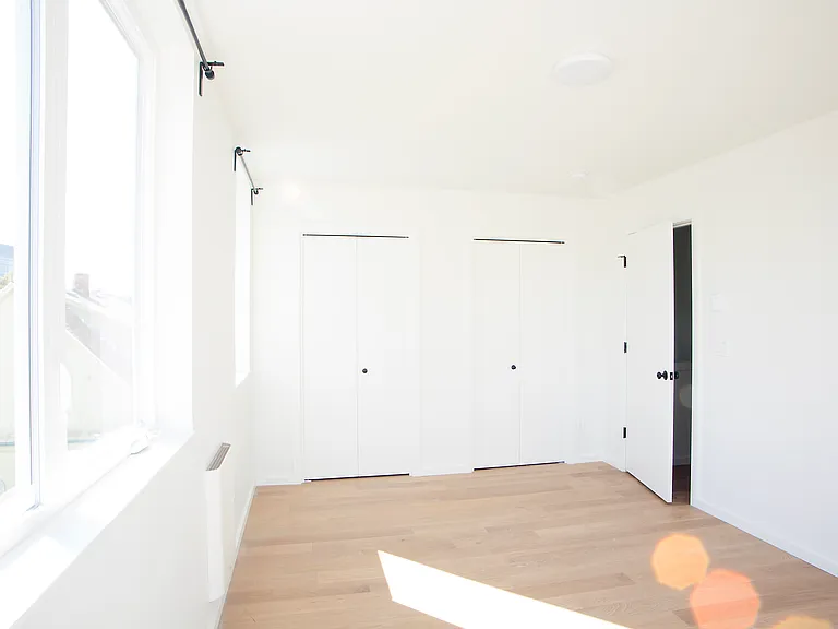 5733 N Albina Ave — Photo 6