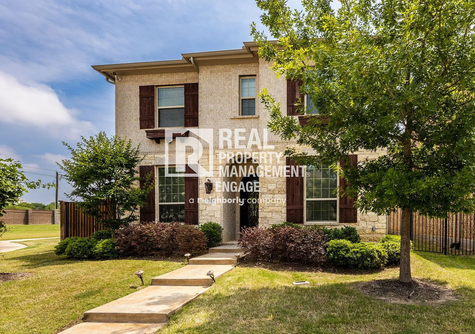 Spacious and Modern Cul-De-Sac Home in Coppell! — Photo 2